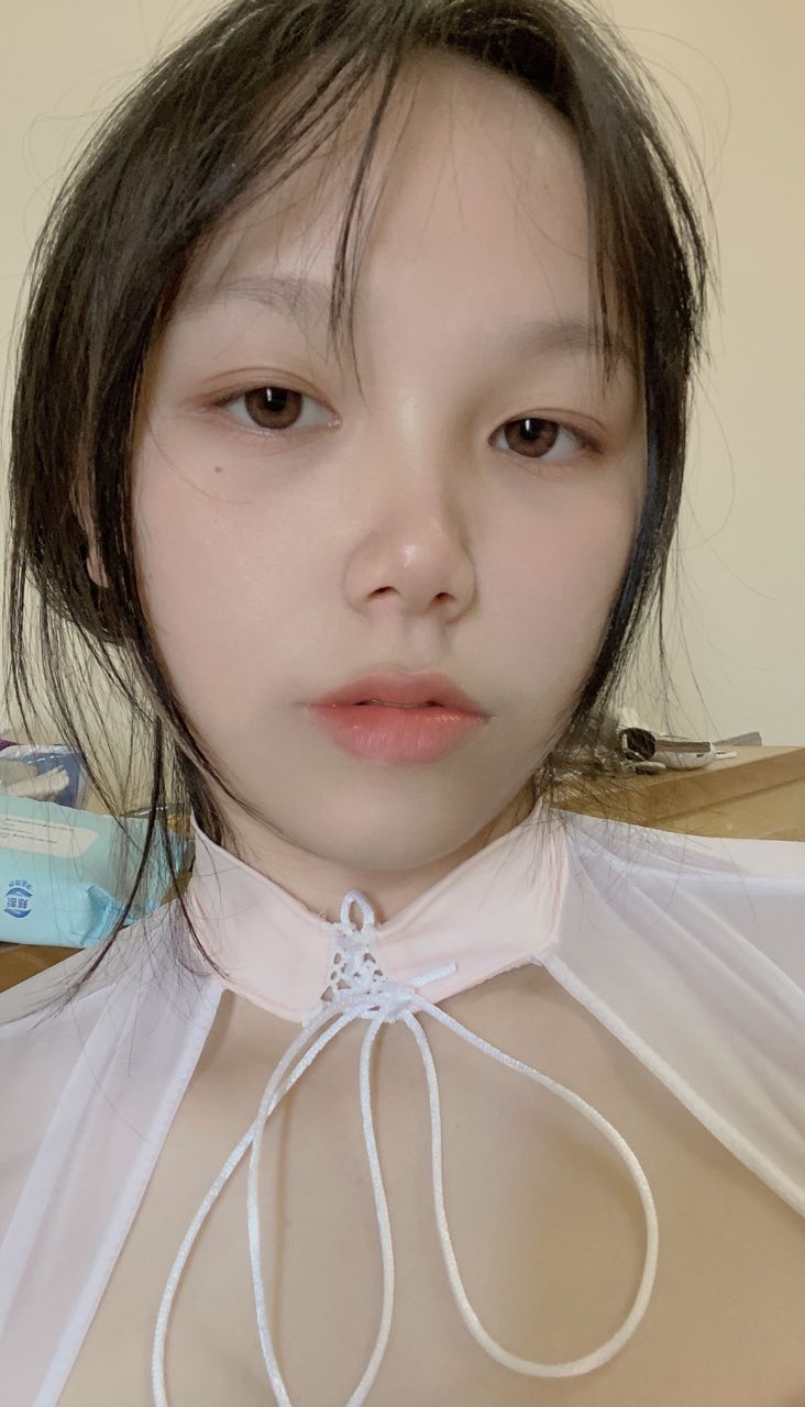 【2023-09-22】TikTok addicted woman